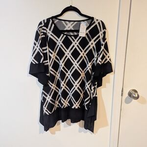 Black and White Geometric Women's Top
